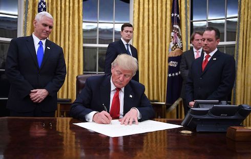 trump in oval office